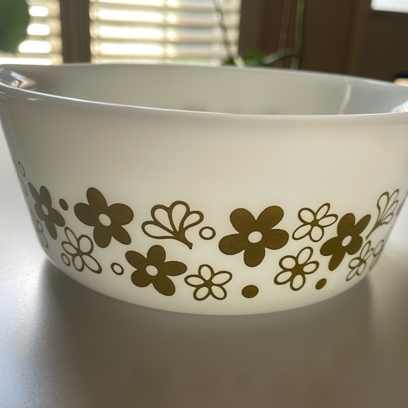 Bundle of 2. One has a lid. Vintage Pyrex Spring Blossom - Picture 4 of 6